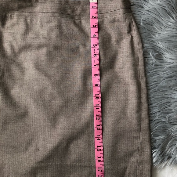 Banana Republic taupe pencil skirt (M2) - Picture 4 of 5